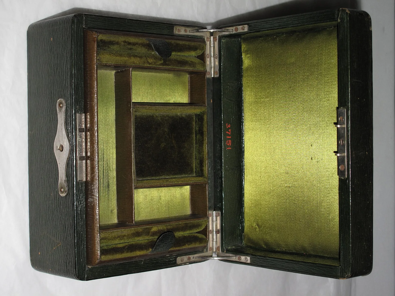 Modular organizers versus custom closets finding the cheaper option